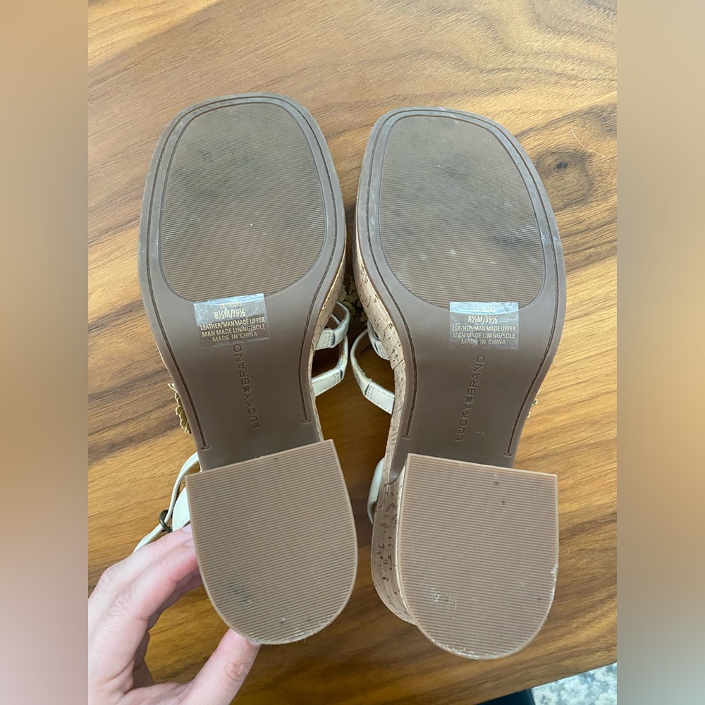 Lucky Brand daisy sandals - Picture 3 of 5